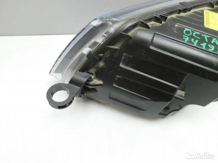 Фара правая Skoda Octavia