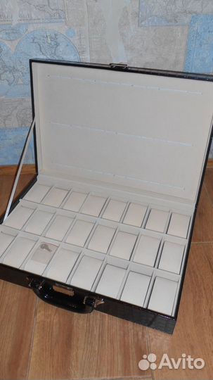 Кейс-дипломат для хранения часов на 24шт, новый