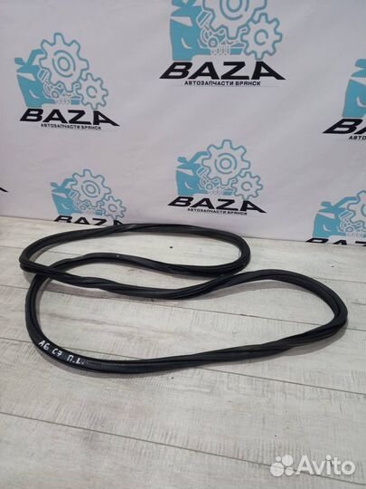 Уплотнитель передней левой двери Audi A6 C7