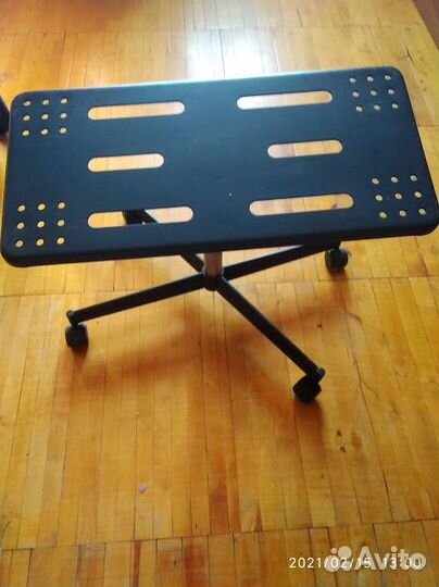 Металлическая поворотная подставка под технику