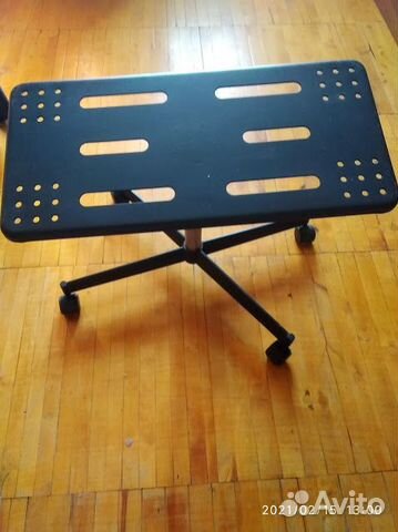 Металлическая поворотная подставка под технику