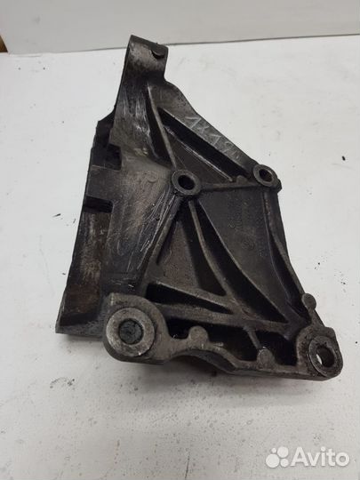 Кронштейн генератора VW Passat B3 1988-1997