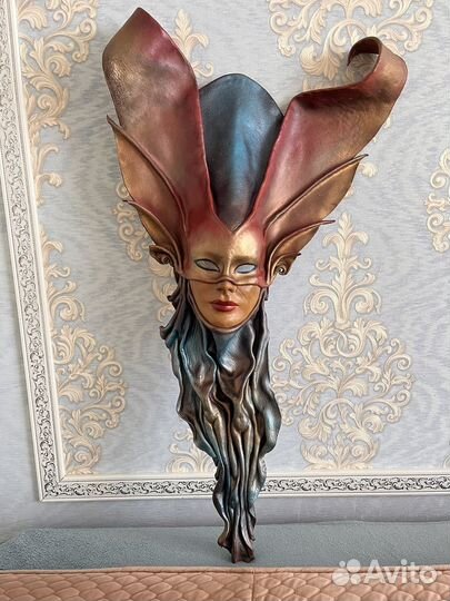 Маска на стенная панно