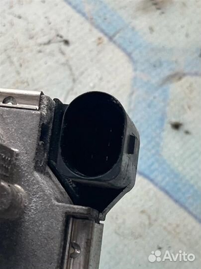 Дроссельная заслонка 03C133062AA