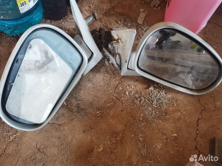 Зеркало заднего вида