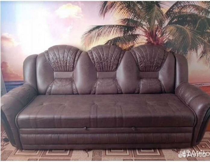 Кожаный диван