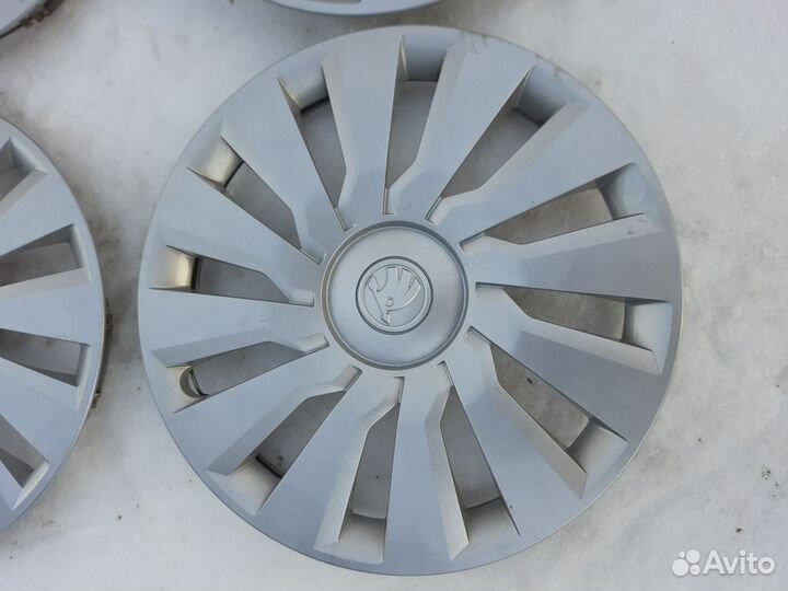 Ориг. штампованные диски с колпакамм skoda rapid