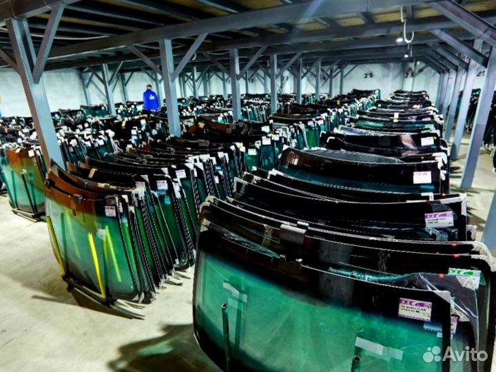 Стекло лобовое Komatsu