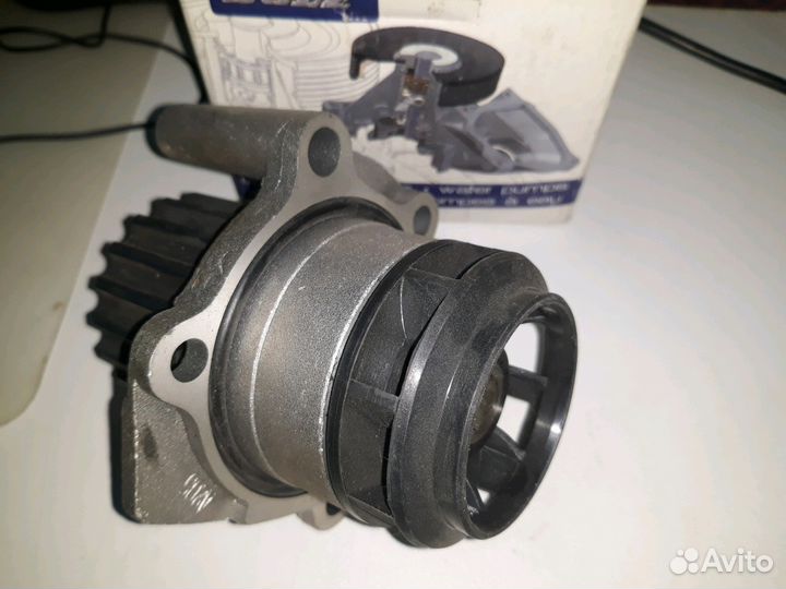 Помпа Skoda Volkswagen Seat 045121011H