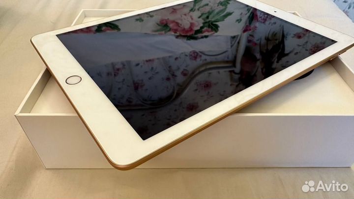 iPad 128 gb Wi-Fi (6 поколения) gold