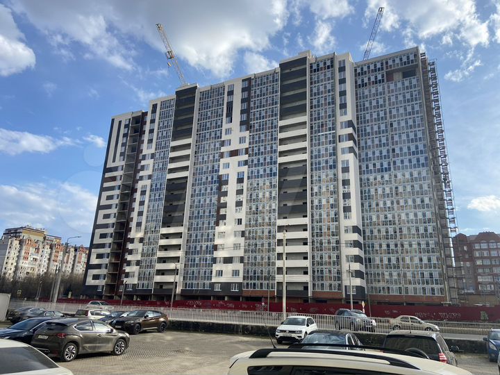 2-к. квартира, 80,9 м², 1/18 эт.