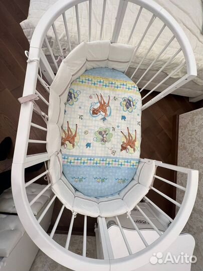 Детская овальная кроватка с маятником