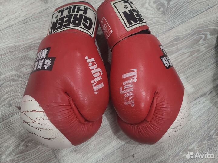 Боксерские перчатки