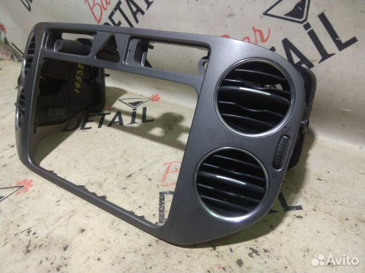 Рамка магнитолы Volkswagen Tiguan 5N cawa 2008