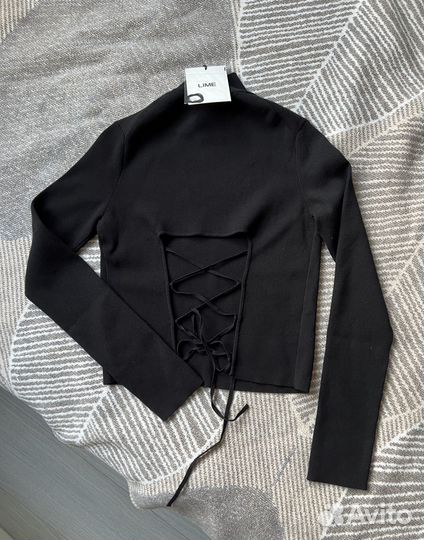 Свитер со шнуровкой новый Lime M-L