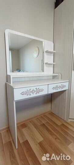 Туалетный столик с зеркалом compass