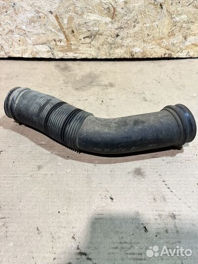 Патрубок воздушного фильтра Volkswagen golf 3