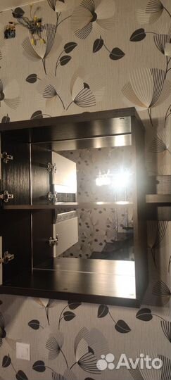 Полка настенная и шкаф