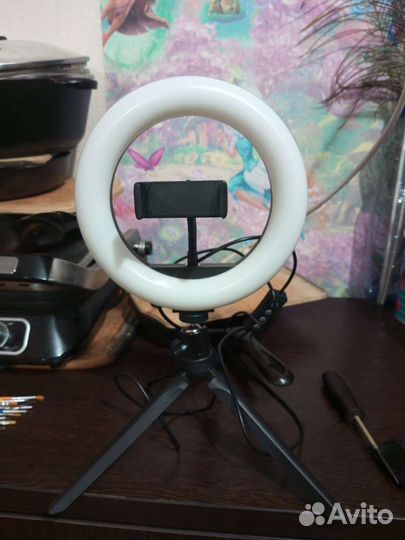 Кольцевая лампа со штативом настольная