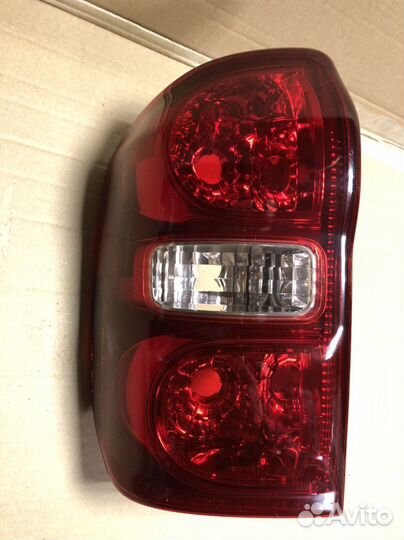 Фонарь задний левый Тойота Рав 4