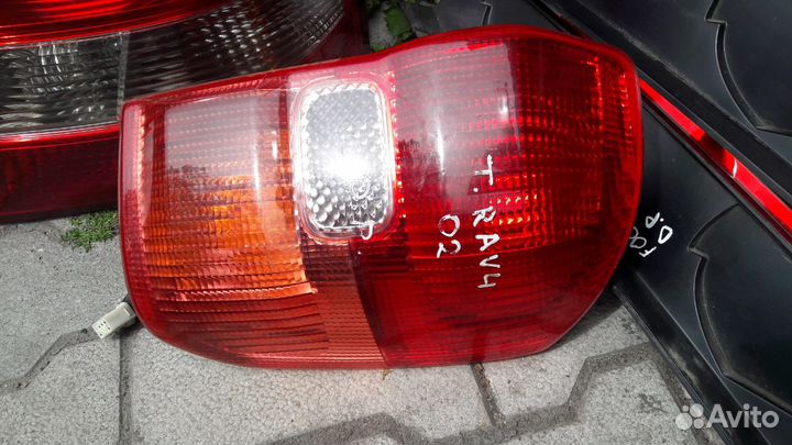 Задние фонари Toyota RAV-4 2002