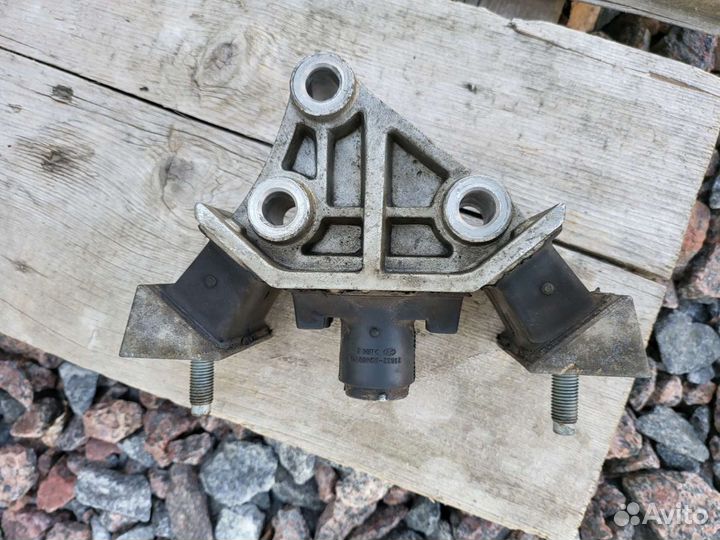 Подушка опора раздаточной коробки АКПП Stinger Kia