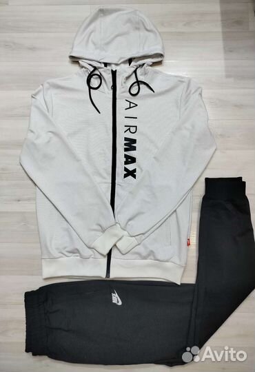 Спортивный женский костюм Nike