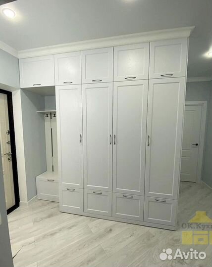 Шкаф с зеркалом