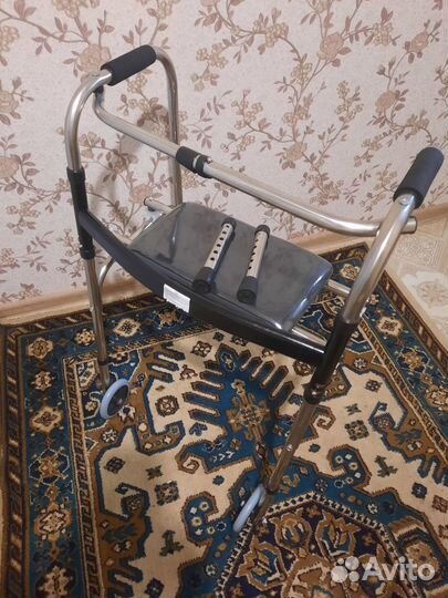 Ходунки для взрослых с колесами