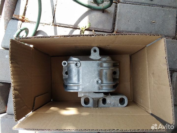 Опора двигателя 1K0199262P