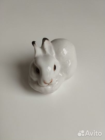Фарфоровая статуэтка зайчик