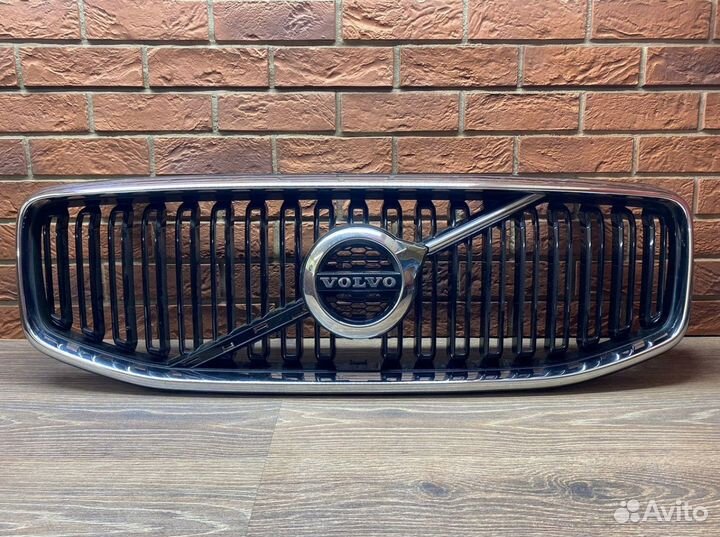Решётка радиатора Volvo XC60 2017-2021 Дорестайл