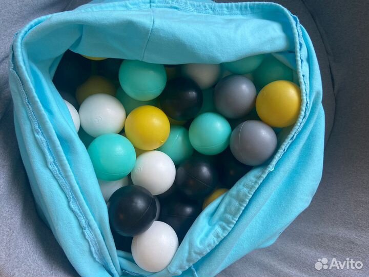 Сухой бассейн с шариками