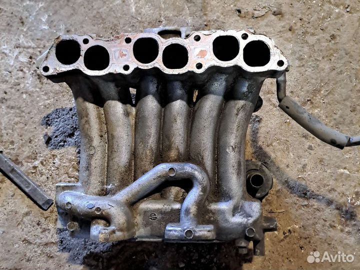 Коллектор впускной Mitsubishi Pajero 2