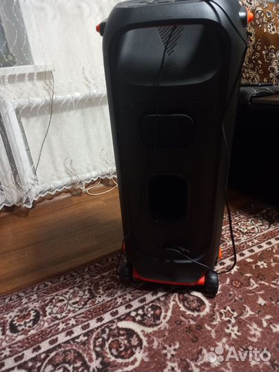 Продам портативную колонку JBL 710