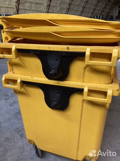Мусорный бак на колесах