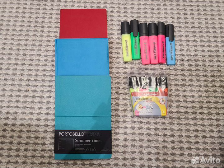 Канцелярия: файлы, конверты, маркеры, калькуляторы