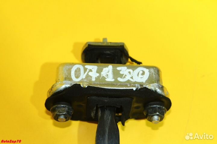 Nissan Patrol (Y62) Ограничитель двери задней