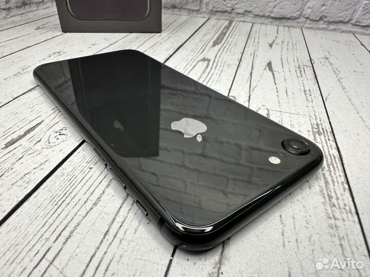 iPhone 8, 64 ГБ