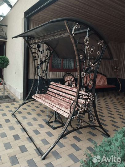 Садовые качели подвесные,скамейки,цветочницы и т.д