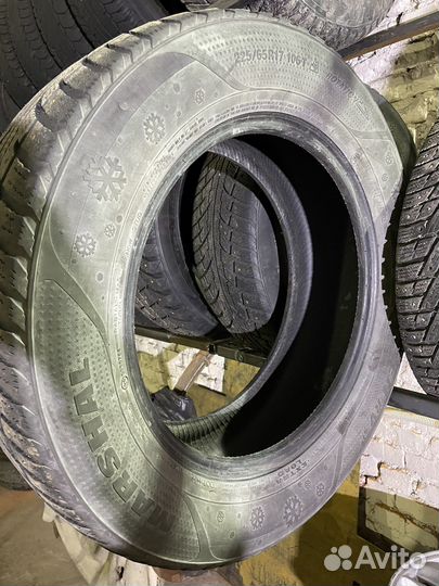 Marshal I'Zen Stud Snow KW11 225/65 R17 106T