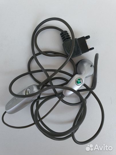 Гарнитуры 9 штук+зарядник для bluetooth наушников