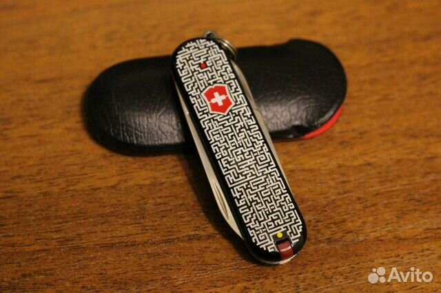 Victorinox Classic LE 2012