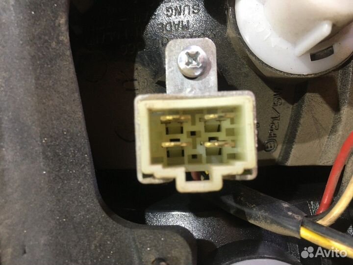 Фонарь задний правый наружный