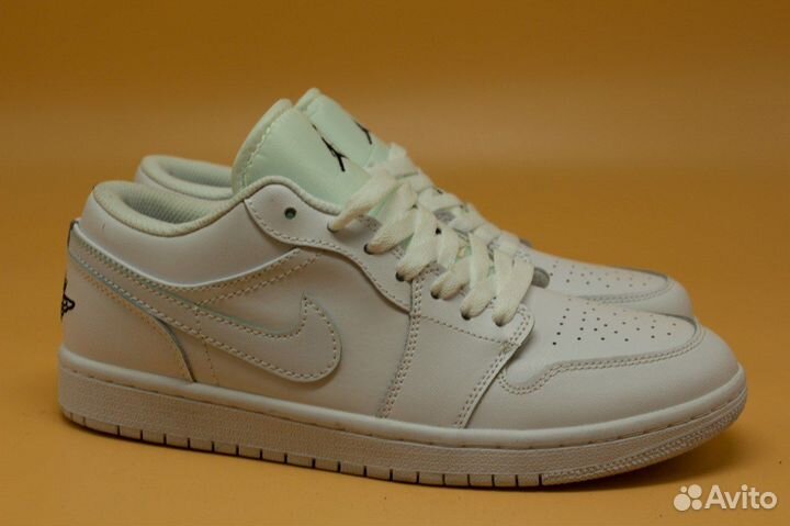 Air Jordan 1 Low GS Triple White