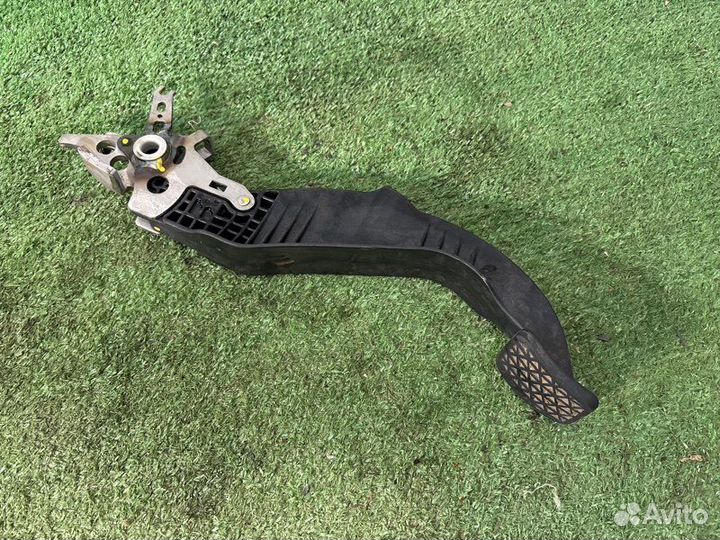 Педаль сцепления Chevrolet Cruze седан F16D3 2013