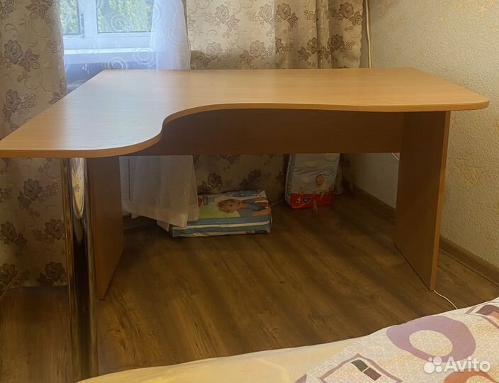 Письменный стол