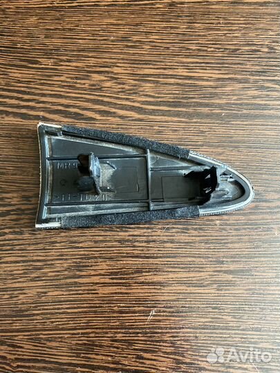 Накладка уголок торпедо mitsubishi outlander 1