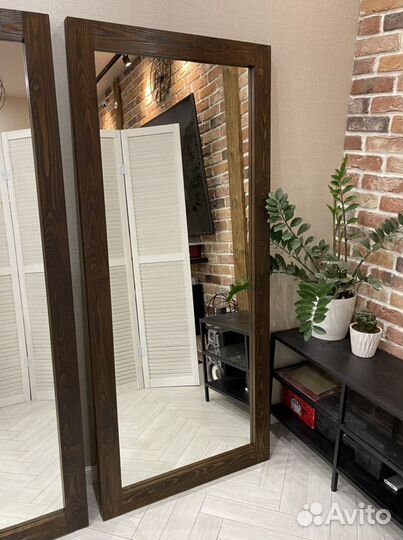 Зеркало в раме из массива