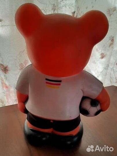 Медведь футболист большой пластик